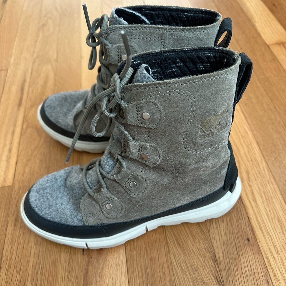 Sorel Women’s Olive & Black Lace-Up Boots
